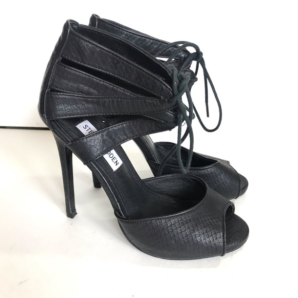 Steve Madden Shoes - Steve Madden black embossed leather heels
